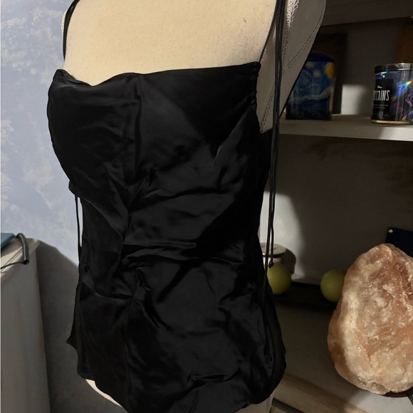 Wilfred Black Fitted Camisole with Spaghetti Straps and scoop neck xs - Picture 3 of 11